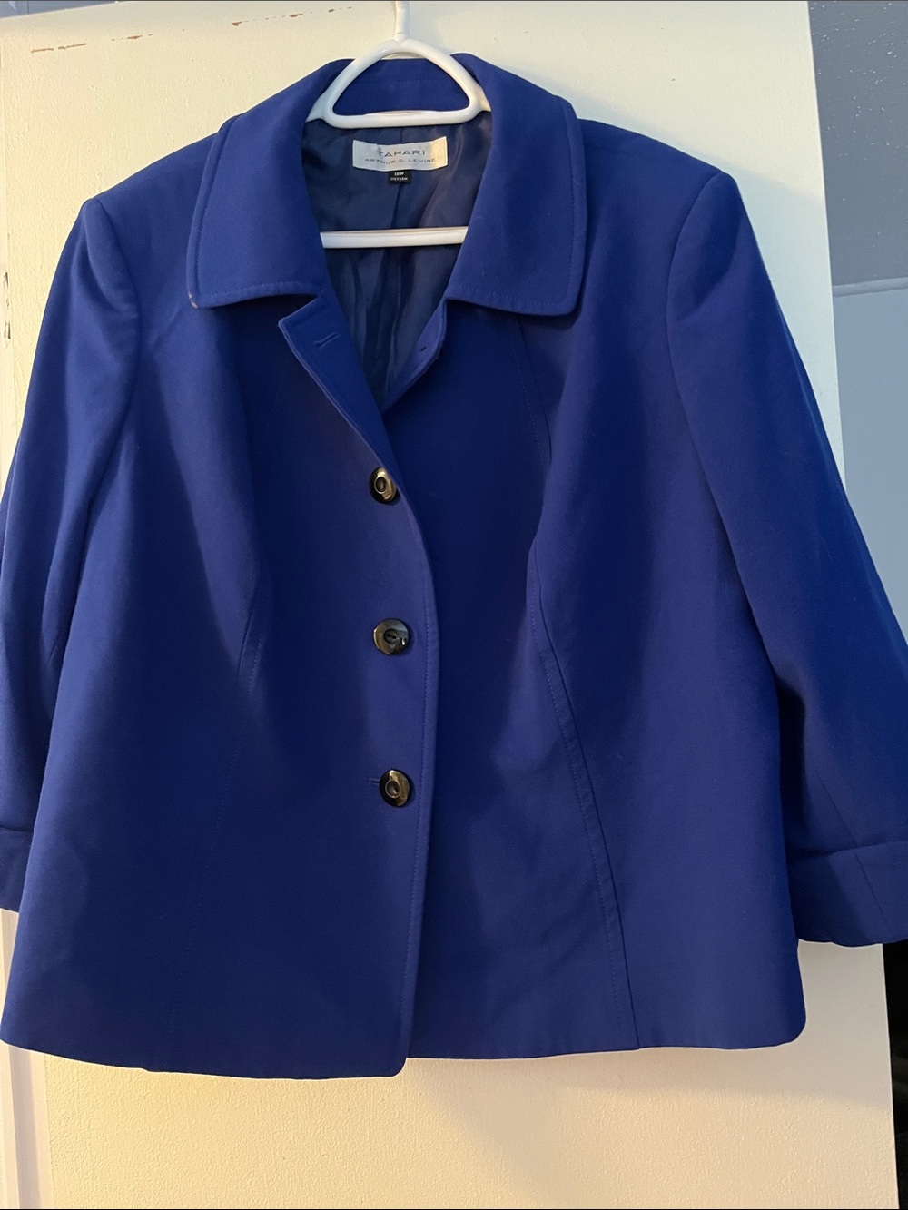 Buttoned blazer